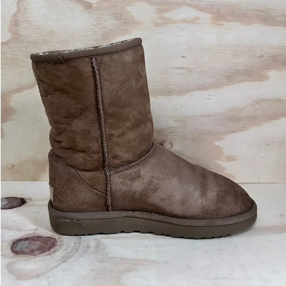 UGG - Classic Short II - Boots - Brown - Women's - 7 - S/N 1016223